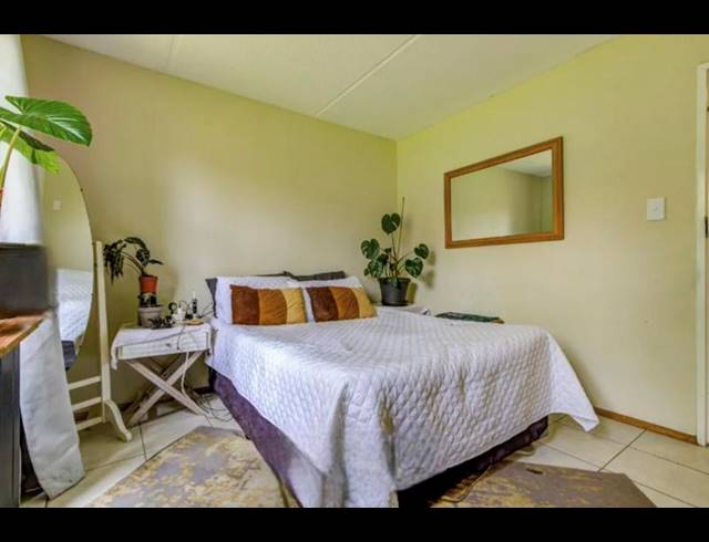 2 BEDROOM APARTMENT FOR SALE IN GLEN MARAIS